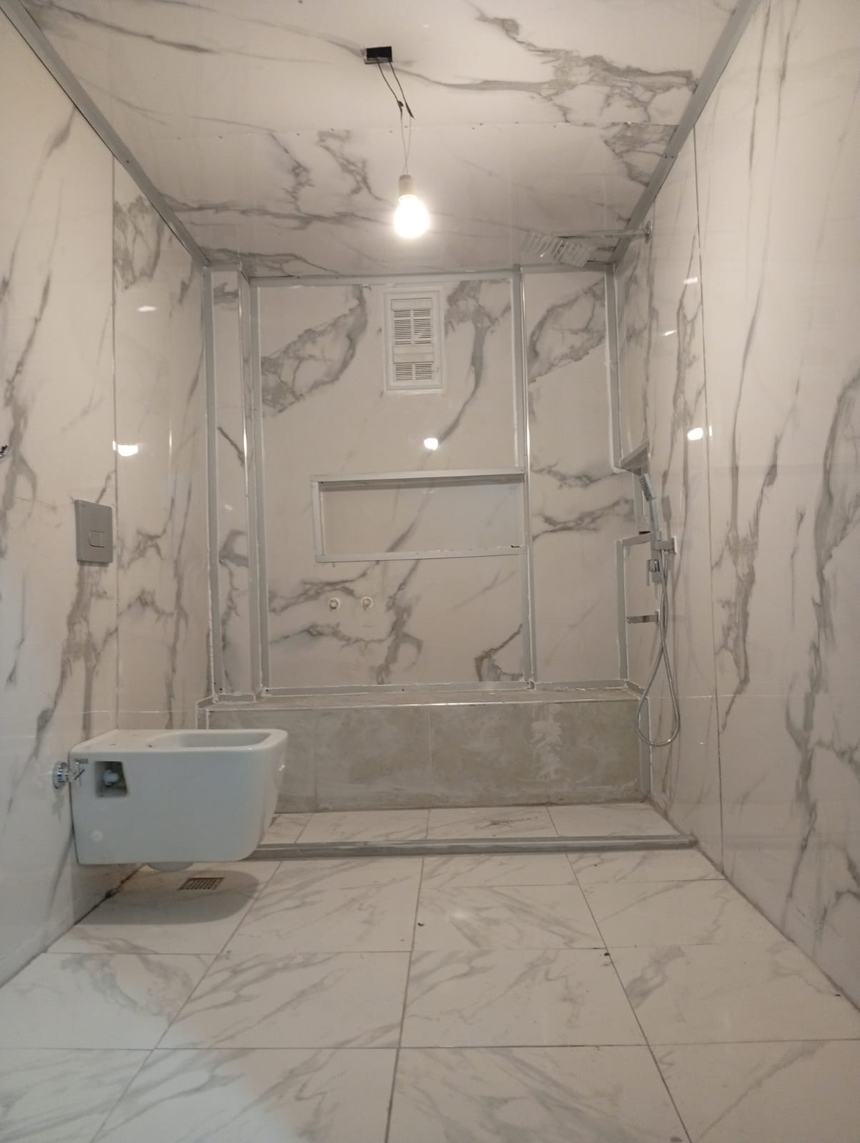 Klozet montajı Körfez - Gömme rezervuar kurulumu